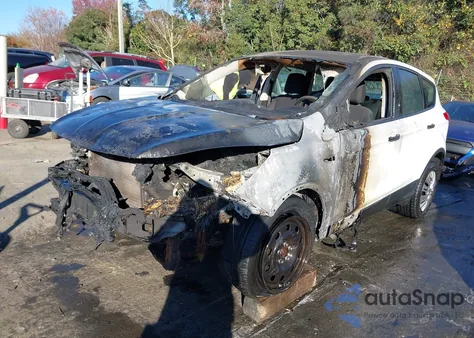 2015 Ford Escape S z USA, uszkodzony, nr VIN 1FMCU0F73FUB87852